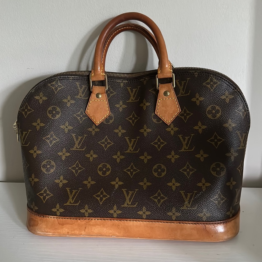 Louis Vuitton Alma M51130
Women's Handbag Leather / Monogram Satchel